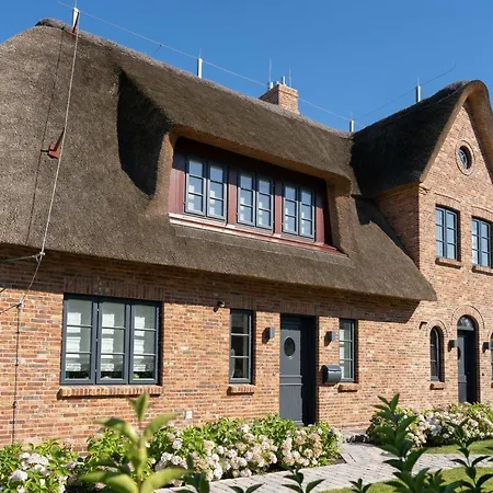 Hues Zur Marsch Holiday home Oldsum